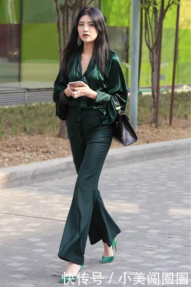 奔四的女人试试“阔腿裤”,遮肉又显瘦,别怪我没提醒你!