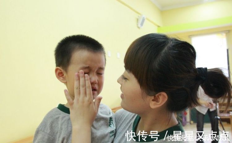 家长|动不动就掉眼泪的娃，与忍着不哭的宝宝，长大后会有哪些区别？