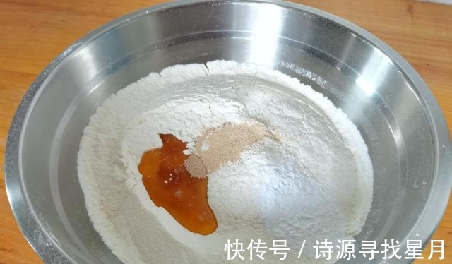 烙白饼有技巧，记住这个配方，出锅面香味浓郁、又酥又软又香！