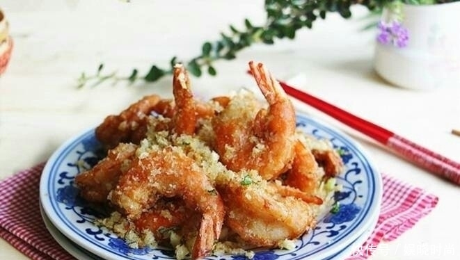 不放过|蒜蓉椒盐虾,让你连虾壳都不放过的大虾做法,还有着浓浓的蒜香