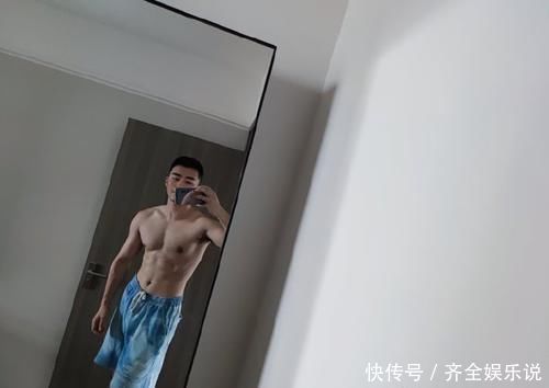 满身|空少小哥健身日常,胸毛腹毛连成线,满身精肌太可了!