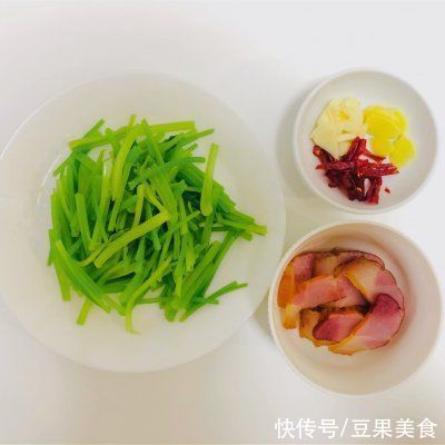  邻居开店月入10万，竟然是全靠腊味年菜腊肉炒芹菜