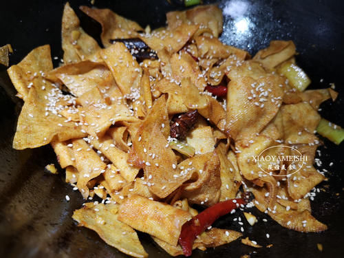 解馋|3块钱豆皮做的小零食,全家吃得好欢喜,老公:比肉还香,解馋!