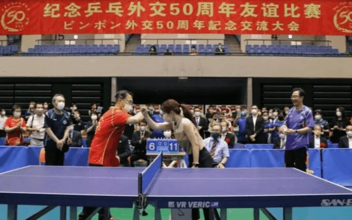 6park Com 福原爱大翻身 出席中日官方活动 亲自上阵打乒乓球 气质完美