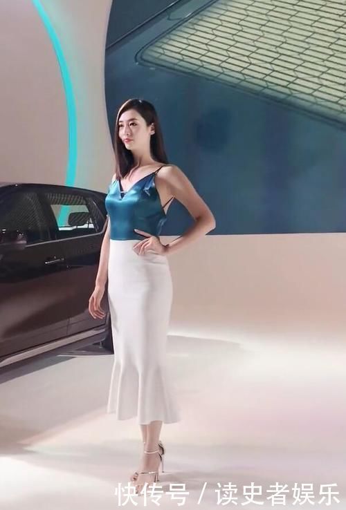 清纯脱俗的真丝装,细节上决定了她的魅力