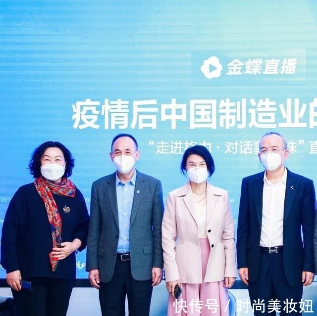 露肩|董明珠不愧是见过世面,穿露肩裙配高领打底,端庄又高级洋气