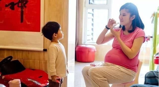 孩子|父母一走,奶奶撒手,有多少家庭正在经历老人“假带娃”