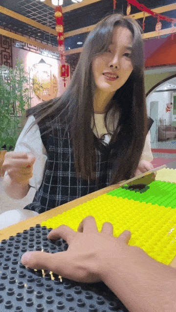 |搞笑GIF:哥们有你这样坐席的吗,你考虑过别人的感受吗