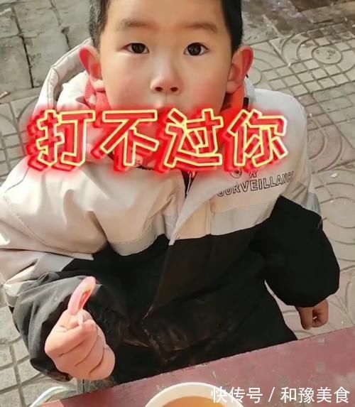 爸爸妈妈|爸爸妈妈打架,你帮谁?“世纪难题”被4岁男孩轻松化解!