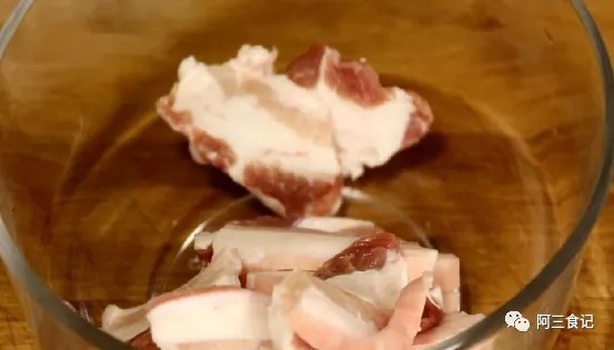 好吃|五花肉别再炒了，换种新做法，好吃又解馋，太香了连吃3碗饭不腻