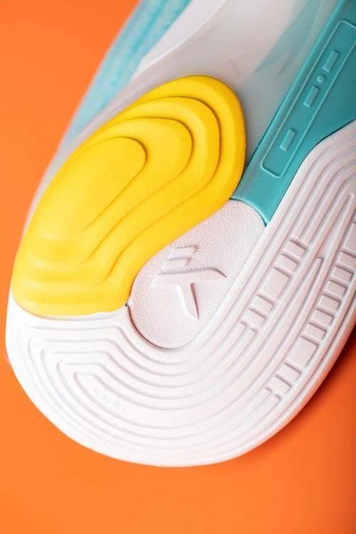 flow 一口气偷偷上架 8 款配色!这双「国产标杆」好看又好穿!