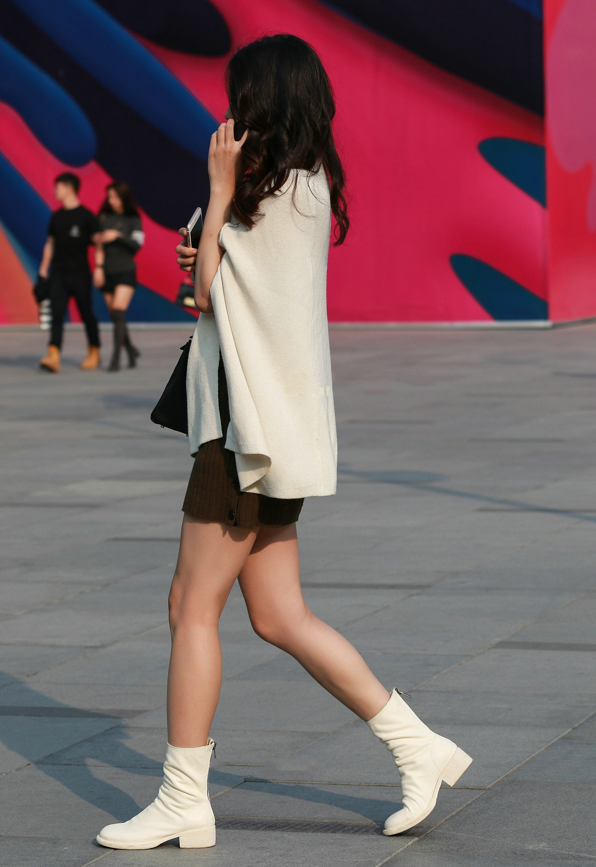 淑女范 连衣裙搭配白色披肩,优雅又有淑女范