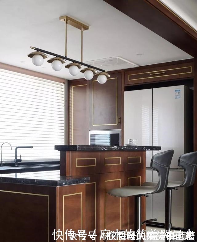 石纹砖|140平三室装修,难得一见的精致高雅空间,主卧色调太美了!