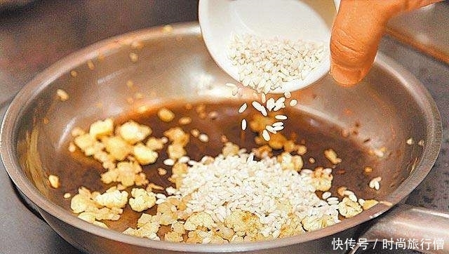 香槟|“金蒜百花香槟茸”轻松做, 蒜酥搭配姬松茸, 吃来相当开胃下饭!