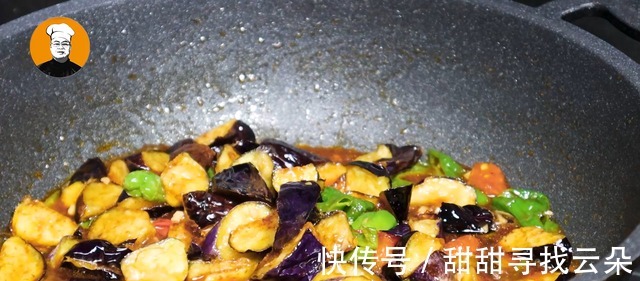 茄子和西红柿是绝配,简单一烧,酸甜开胃,软糯下饭!