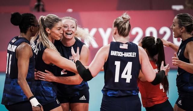 美國隊|3-0！美國女排橫掃世界冠軍，第4次打進奧運決賽，再贏1場創(chuàng)歷史