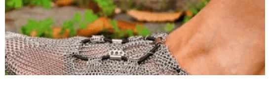 碎玻璃|全宇宙最牛运动鞋，全身拿不锈钢打造，碎玻璃在它面前就是小泡沫