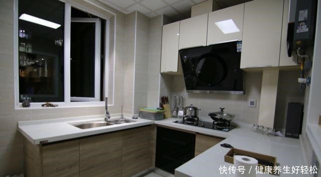 老公|为孩子,老公坚持在厨房砸了个洞,完工才知机智,太实用了!晒晒!