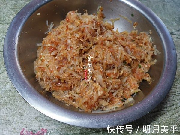 包子|萝卜包子在家做,皮薄馅大不塌皮,鲜美不腻人,学会了不用买