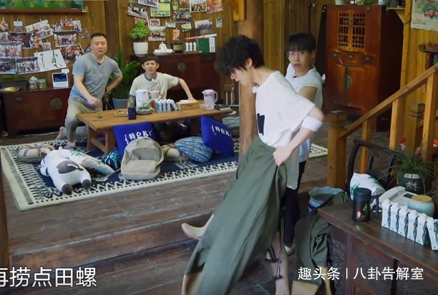 鹿晗178cm,彭昱畅178cm,两人同框后,真实身高差距太明显