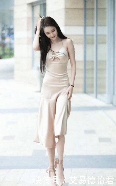 吊带裙|温柔淑女的小姐姐,穿一件杏色吊带裙,肤白似雪惹人爱