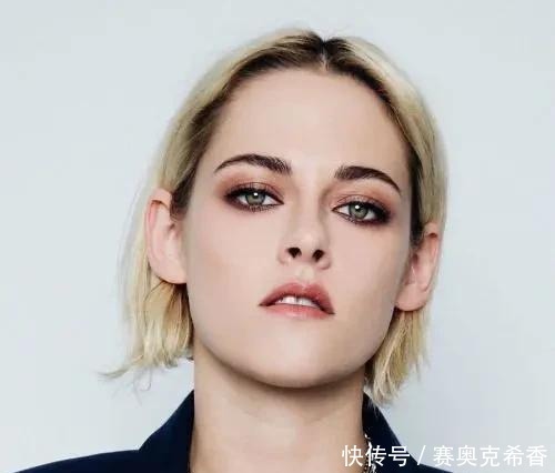 顶级蓝血奢侈品最爱美人颜PK战,你更Pink哪种颜?