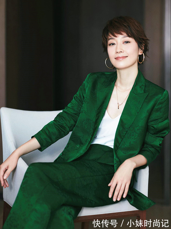 与众不同 马伊琍离婚后越来越潇洒,西装配镂空魅力十足,口红瞬间“减龄”