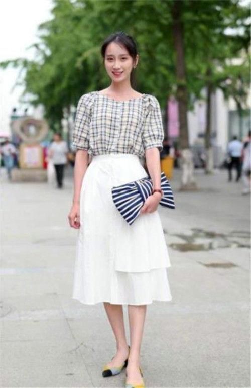 风采|路人街拍,性感靓丽的小姐姐,秀出青春活力范,是别样的风采