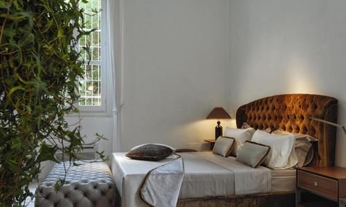 装饰性|没有床头柜，睡前脱下来的衣服应该放在哪？别再堆放在床边了