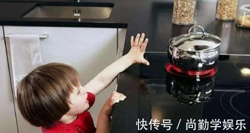 眼睛|孩子误拿502胶水滴眼睛,妈妈40秒内的处理方法,医生都夸奖