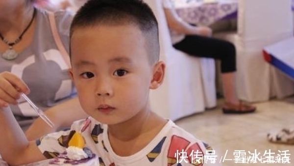 方便面|这四种食物睡前别给孩子吃,影响身高不说,还影响孩子智力!