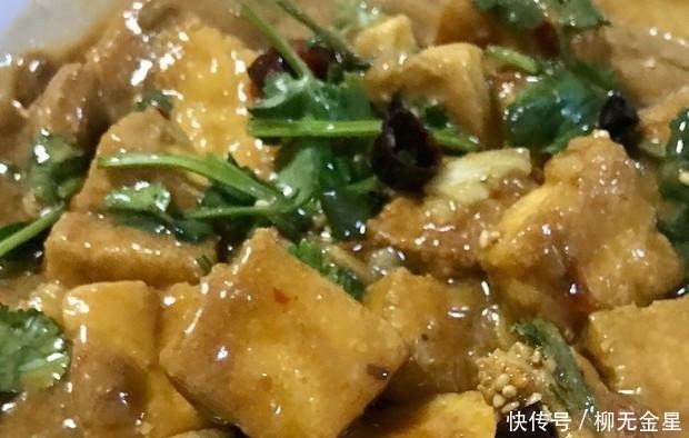 好吃|小吃摊上的炒臭豆腐一点也不差,外面烧焦,里面嫩,很好吃