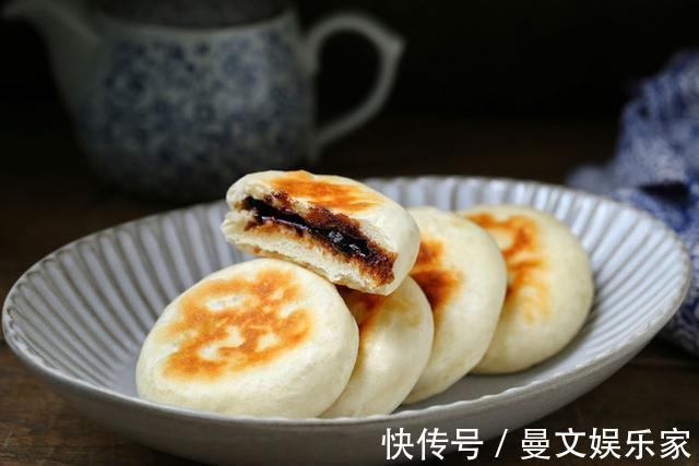 怎样做红糖发面饼最好吃教你一招,保证皮酥馅香,越吃越想吃