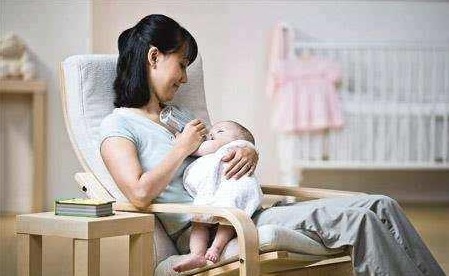 宝爸|二胎都上学了 宝妈还“赖”着不上班 婆婆一追问 宝爸脸都红了