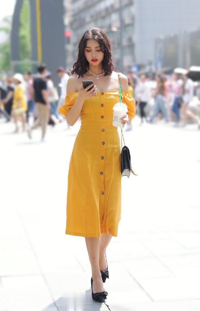 卷发|微卷发连衣裙美女,穿出欧美风“贵妇”气质