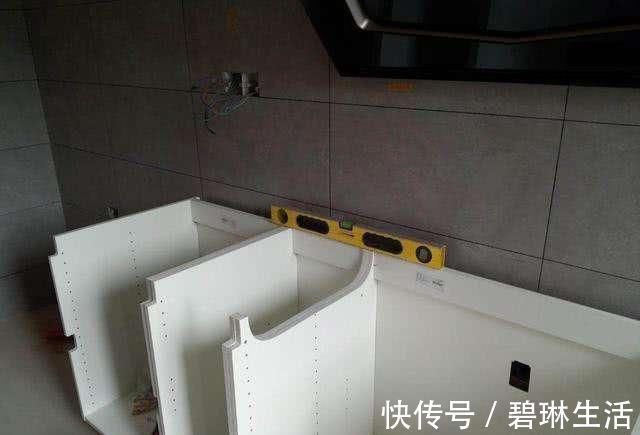 水管|厨房装修万万要这样安装橱柜，聪明人老早就知道，后悔我家装错了