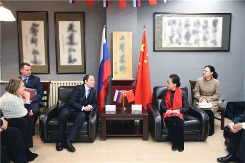 沈阳市归国华侨联合会|“亲情中华·华侨华人与冬奥” 沈阳市侨联中俄油画艺术展成功举行