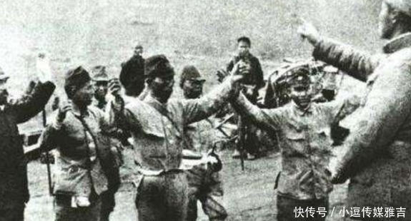 举手|日军战败就切腹？来看看他们举手投降的老照片：这才是真实的历史