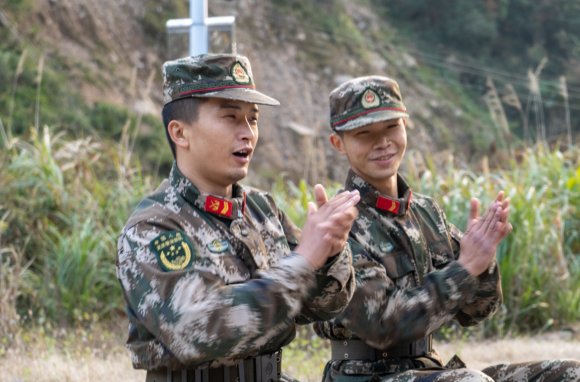 这场演出,只有两名观众