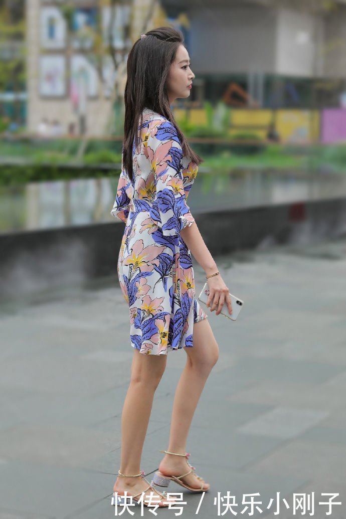 青春|造型有优雅感才美,选择精致舒适的裙装,让你造型青春靓丽