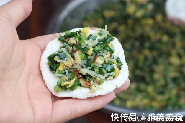 韭菜鸡蛋包包子试试这种小笼包，冷了也不会发硬