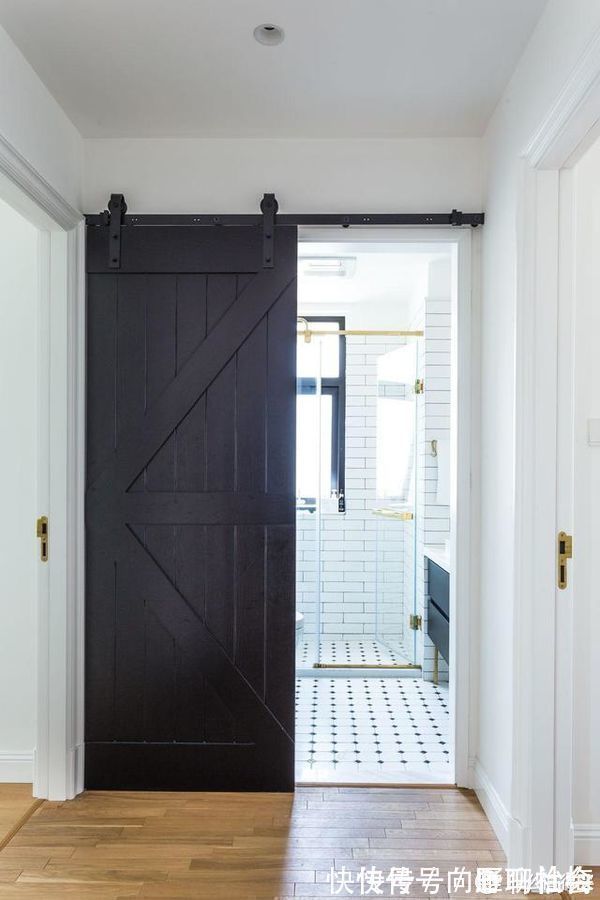 空间|他120㎡家,一进门玄关就把我吸引,全屋空间极致利用,真的很巧妙