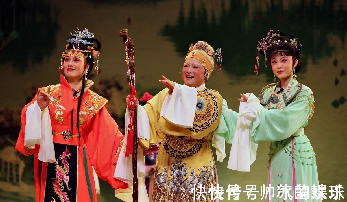 薛宝钗!红楼梦:十二钗中林黛玉和薛宝钗谁排名第一,看她们生日就明白了