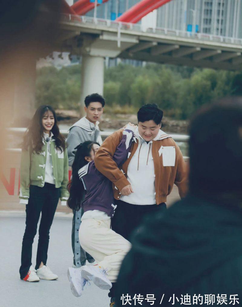 人形|當(dāng)白鹿遇到奧運(yùn)鉛球冠軍!秒變可愛人形掛件被帶走!