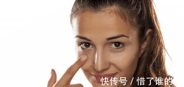 排出体外|肾不好的人,身体可能有“1黑2臭”,若你全没有,恭喜肾还不错!