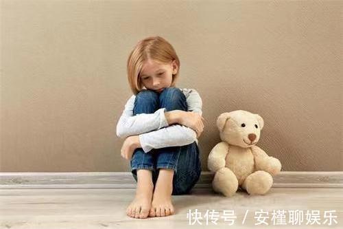 家长|有这些“懂事”表现的孩子,其实内心很自卑,很多父母却引以为傲