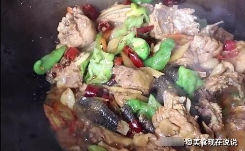 炒鸡肉时，先加盐还是后加盐？大厨：牢记“3点”，鸡肉香嫩入味