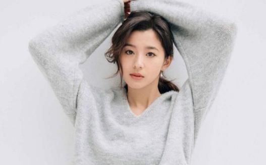 发型 发量少的女生,就别再用这3款发型了,暴露发际线不说,还很显老