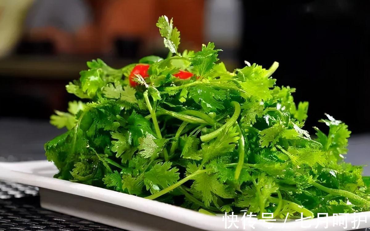 香菜让人一看就讨厌？这6大功效，其他蔬菜可做不到