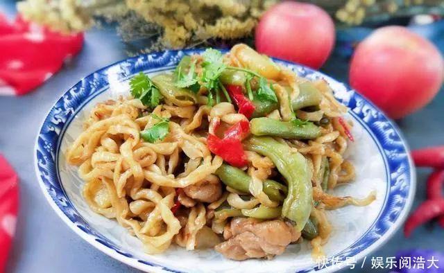 焖面|豆腐这样做比肉还香,不煎不炸,出锅连汤汁都不剩